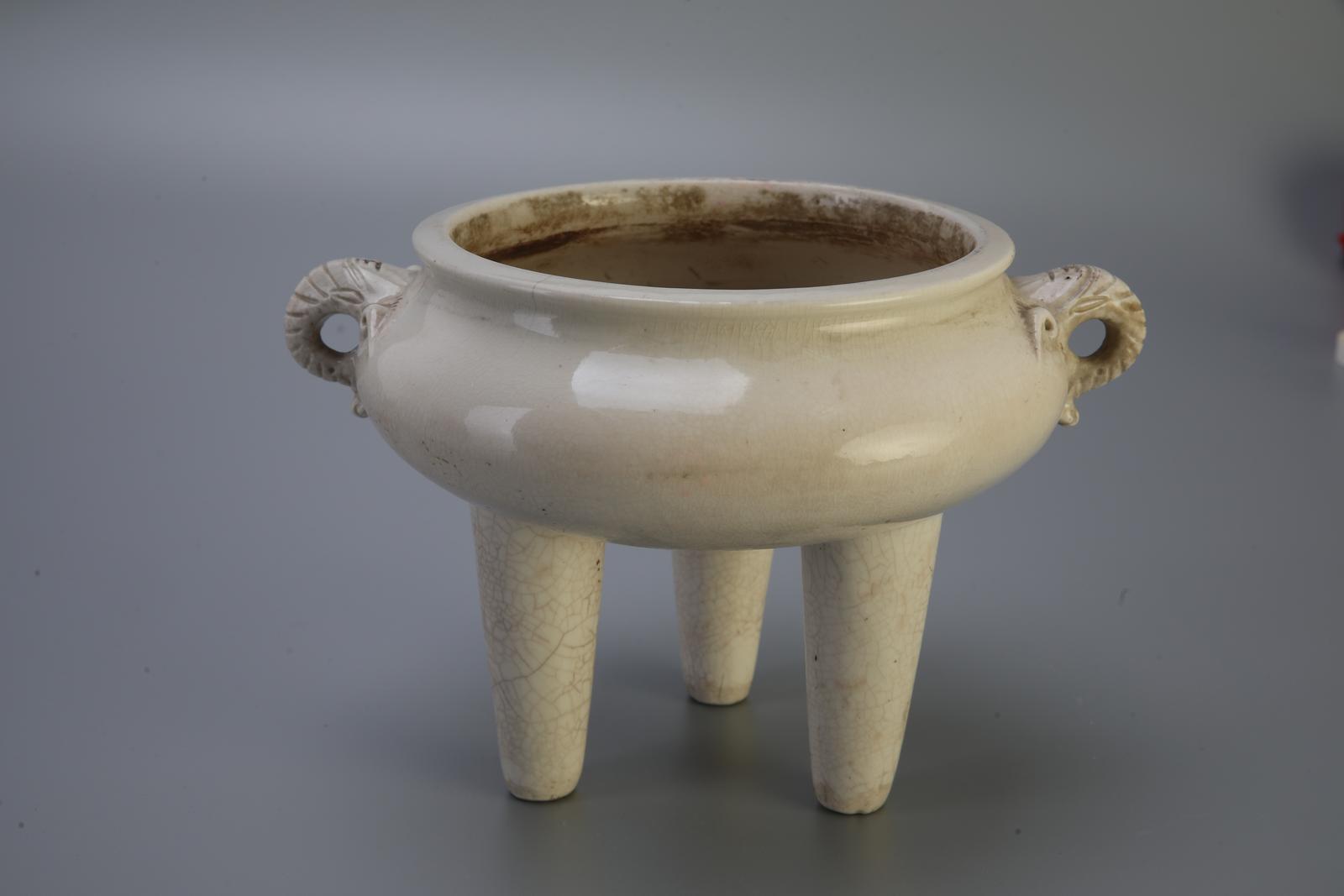 中国美術 白磁 饕餮紋 三足 双耳 香炉 高13.8cm(LC632) 中国美術 白磁 饕餮紋 三足 双耳 香炉 高13.8cm(LC632) 中国美術